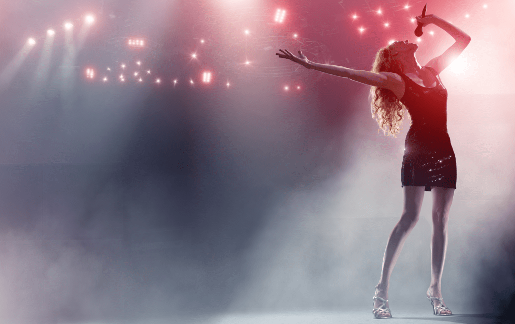 Performer sings her heart out on stage - Bax AV